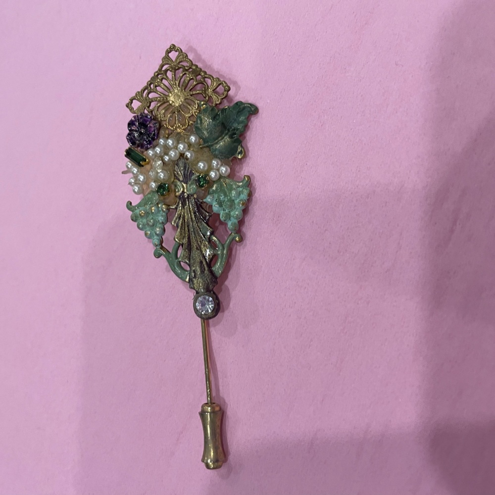 Vintage stick pin, perfect for your Fall lapel.